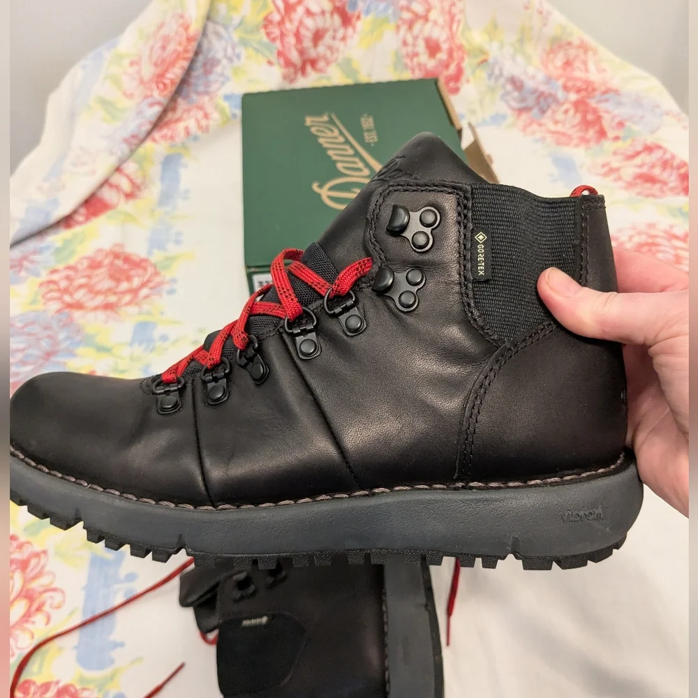Danner Women’s Vertigo 917 Boots Black Size 8M Gortex, Red and Black Laces - Picture 1 of 13